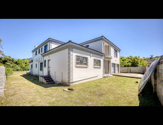 6 BEDROOM HOUSE FOR SALE IN BEACON BAY